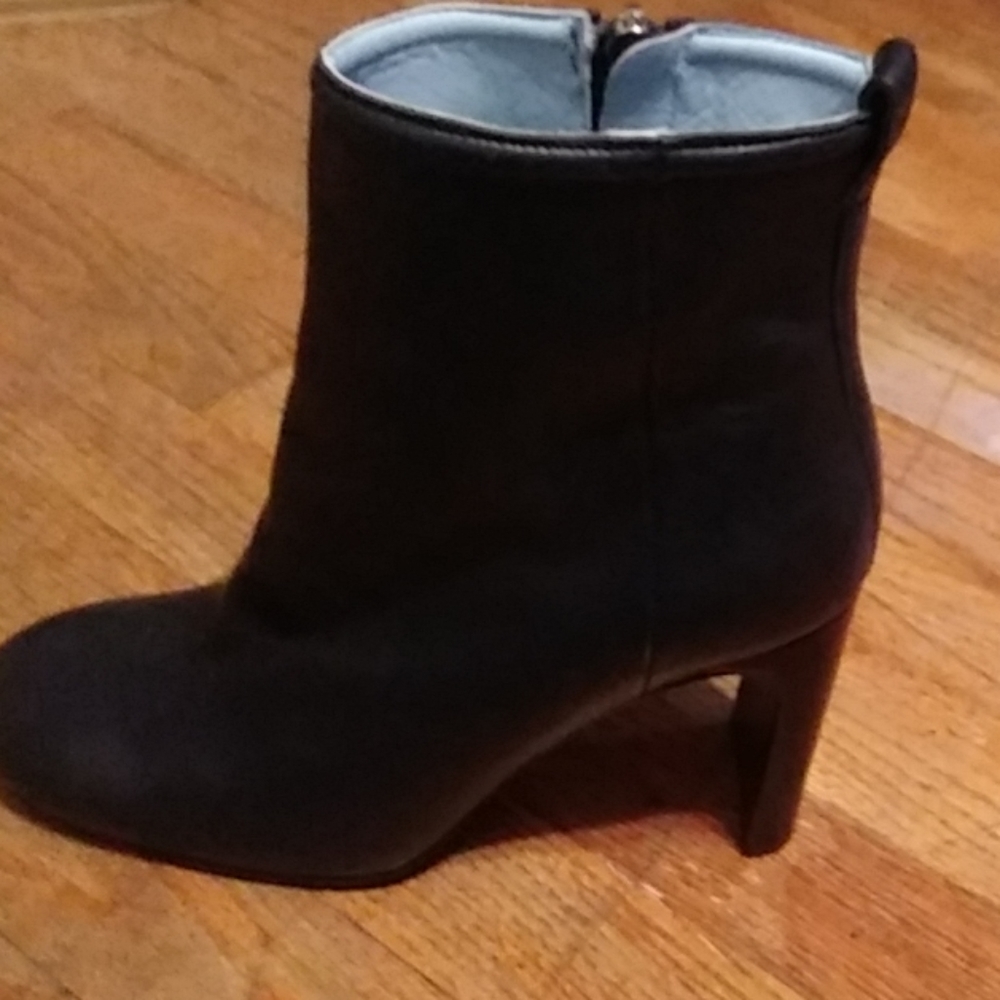 Boots/shoes - Picture 3 of 3